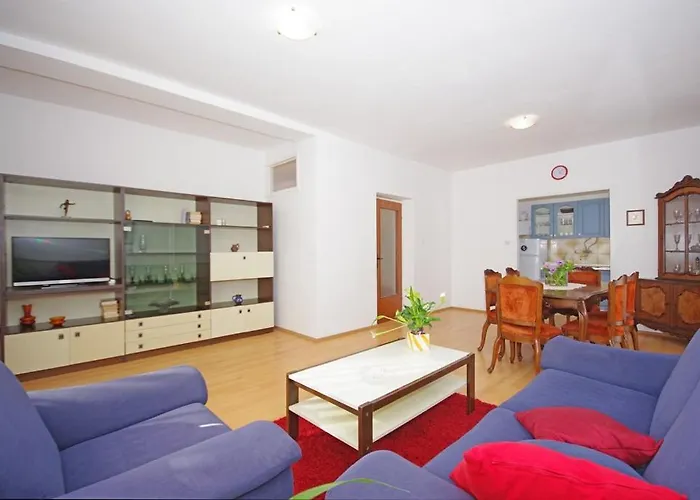 アパート Marija ピロヴァッツ